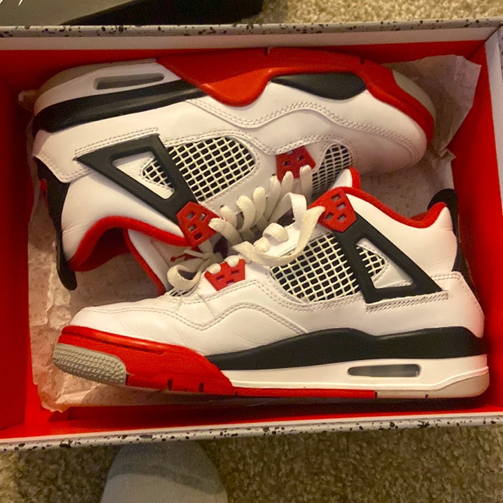 Jordan 4s